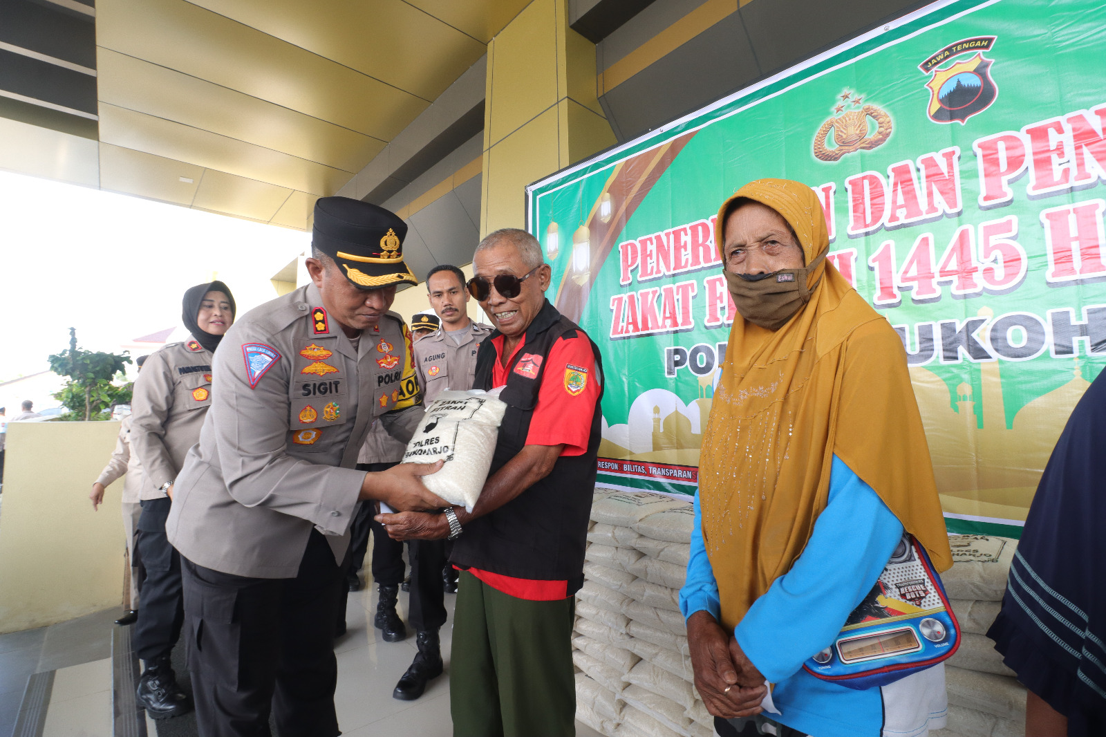 356 Paket Beras Zakat Fitrah dari Polres Sukoharjo Disalurkan Hari