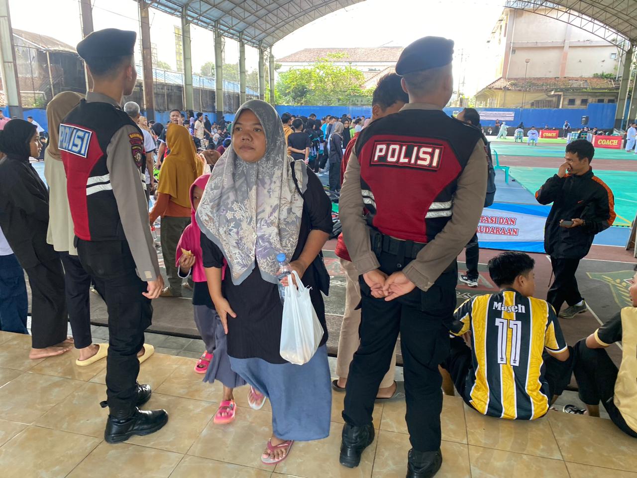 Anggota Polres Banjarnegara Beri Pengamanan Giat Pekan Olahraga Pelajar Daerah
