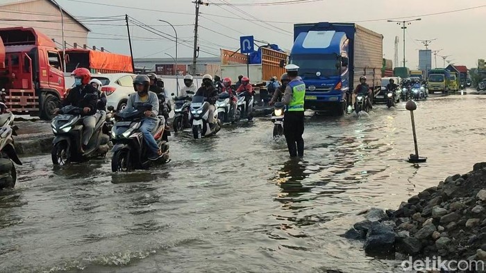 Pantura Sayung Diterjang Banjir Rob, Pemkab Demak Koordinasi Pusat-Siapkan Jalur