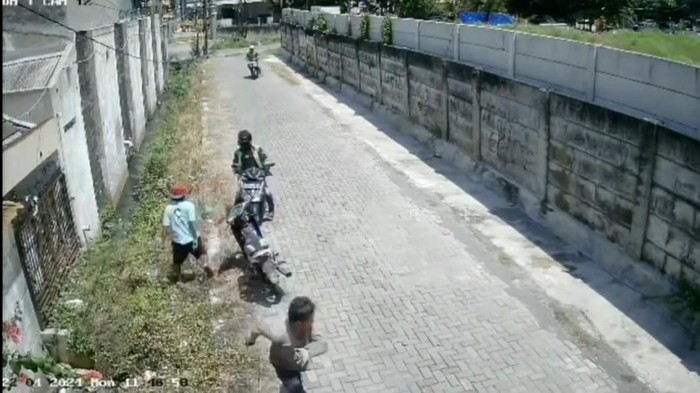 Polisi Berjaket Ojol Kejar Pemakai Narkoba di Semarang