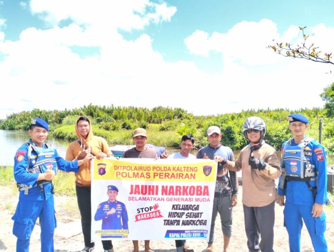 Sambangi Warga Kuala Jelai, Ditpolairud Polda Kalteng Ajak Masyarakat Bekerja